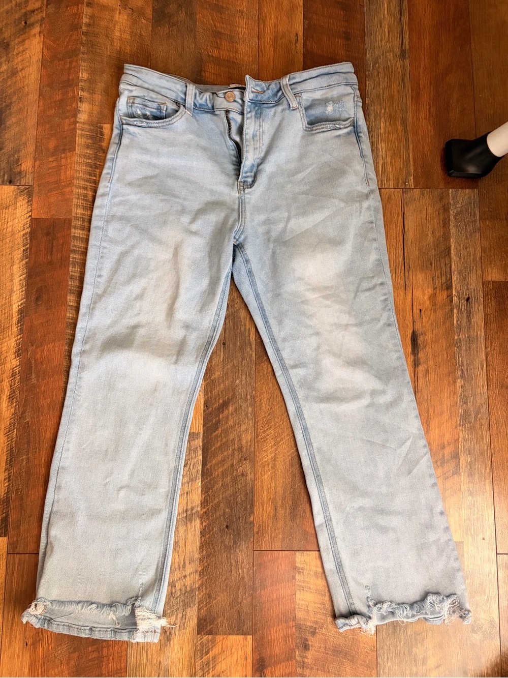 VERVET Light Wash Women's Jeans with Frayed Hem